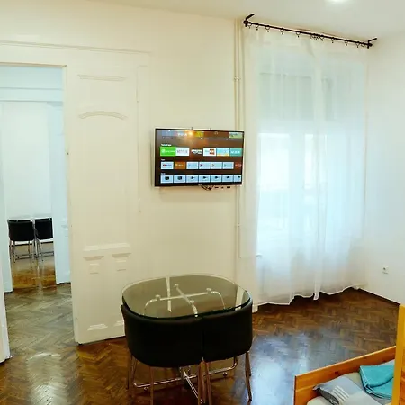 카토나 아파트먼트 *