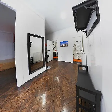 Katona Apartment *
