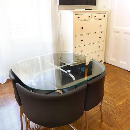 Katona Apartment *
